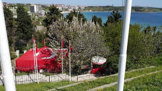 Bayrakli Baba Turbesi